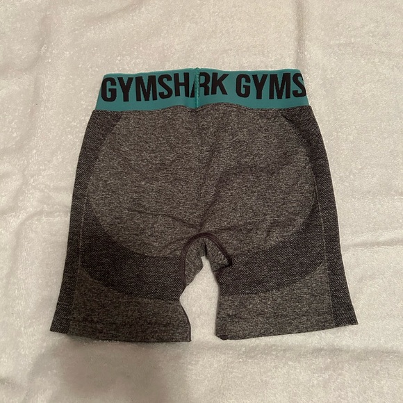 *SOLD* Gymshark Flex Shorts - Picture 3 of 4